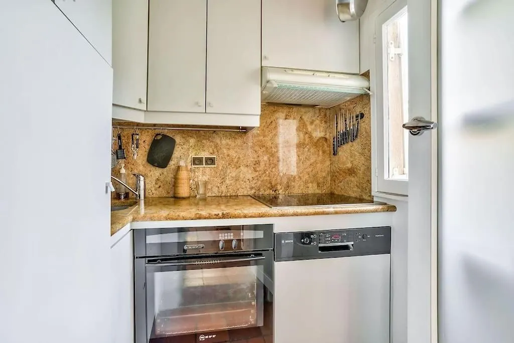 Montmartre, Patio! Sacre-coeur! Stylish Duplex! * Paris