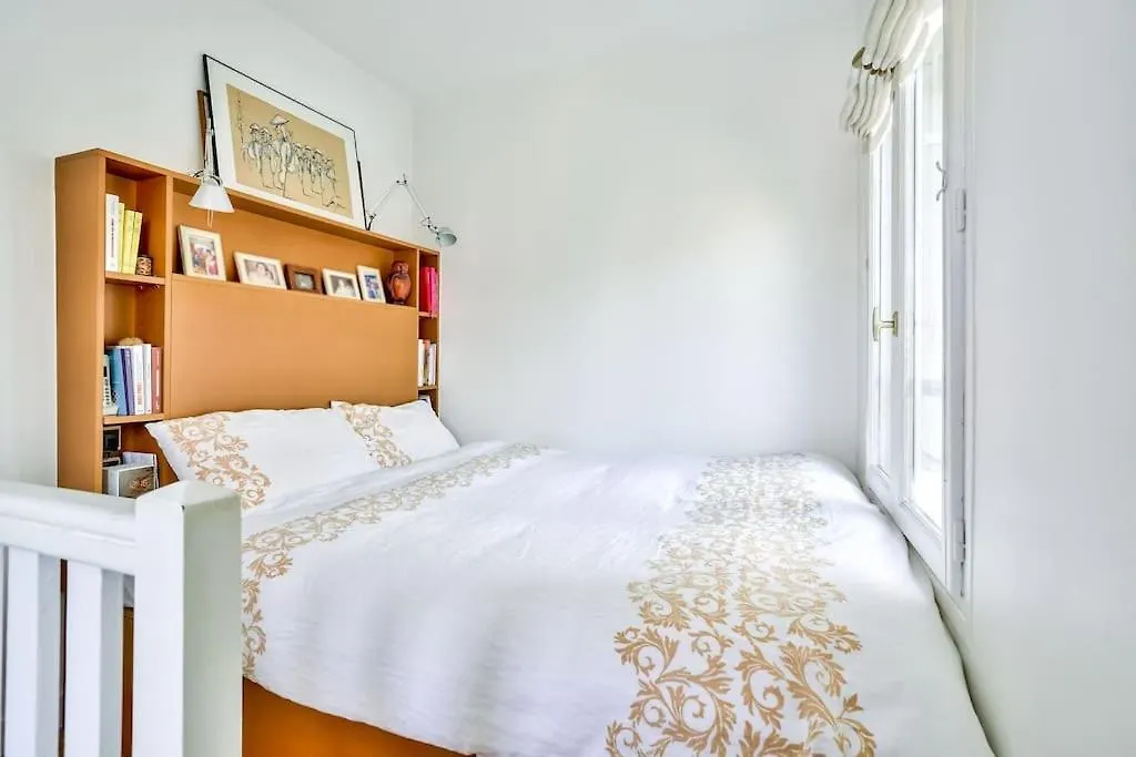 Montmartre, Patio! Sacre-coeur! Stylish Duplex!