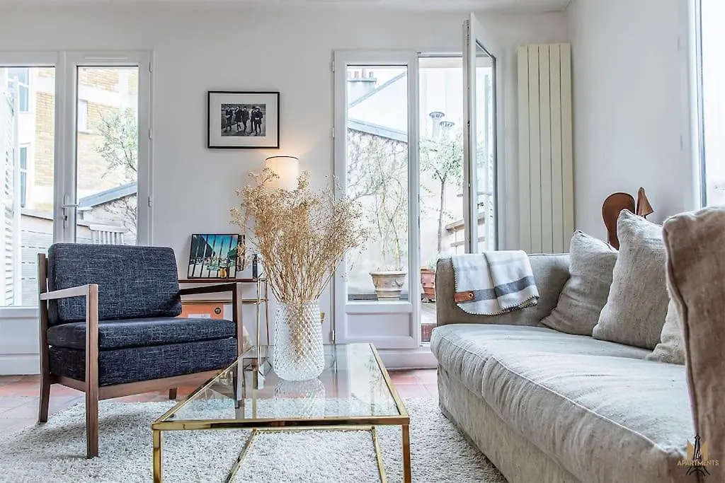 Montmartre, Patio! Sacre-coeur! Stylish Duplex! Parigi